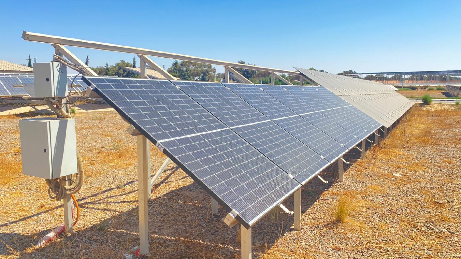 Energía Solar en Zonas Áridas: Desafíos y Soluciones Innovadoras