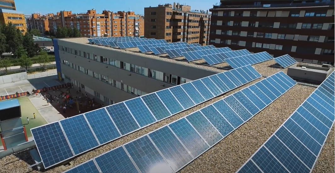 Energía Solar y Educación: Incorporando Paneles Solares en Escuelas