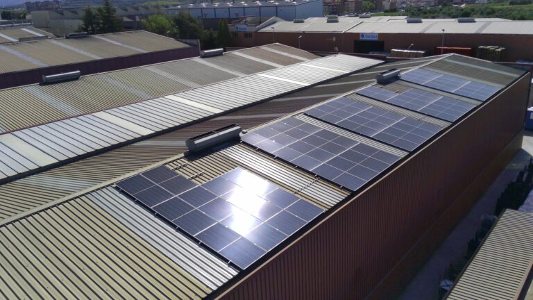 Paneles Solares en Instalaciones Deportivas: Energía Limpia para el Deporte